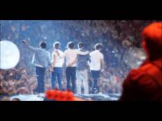 Paroles Kiss You (Live Version From The Motion Picture) - One Direction